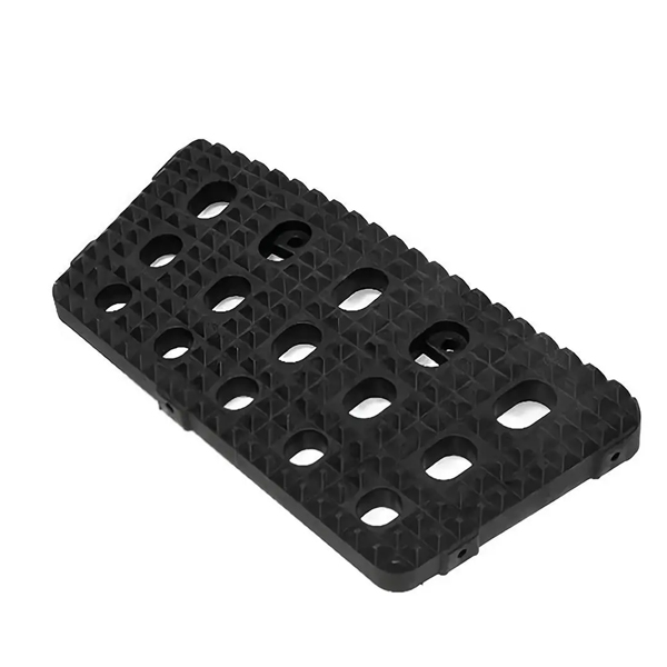 PISADERA GUARDABARRO ESTRIBO DERECHO IVECO 504329074                                                                                                  